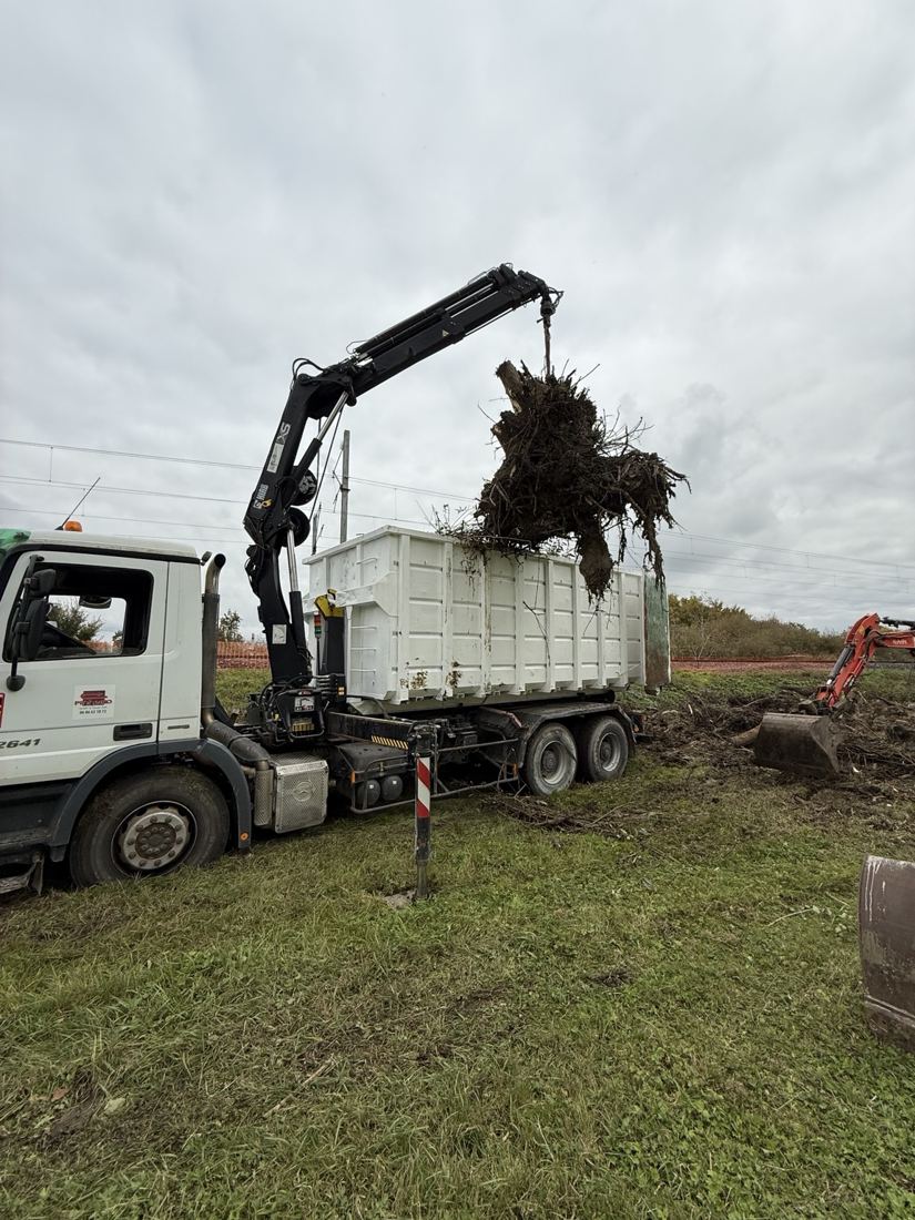 Camion-grue avec benne TP